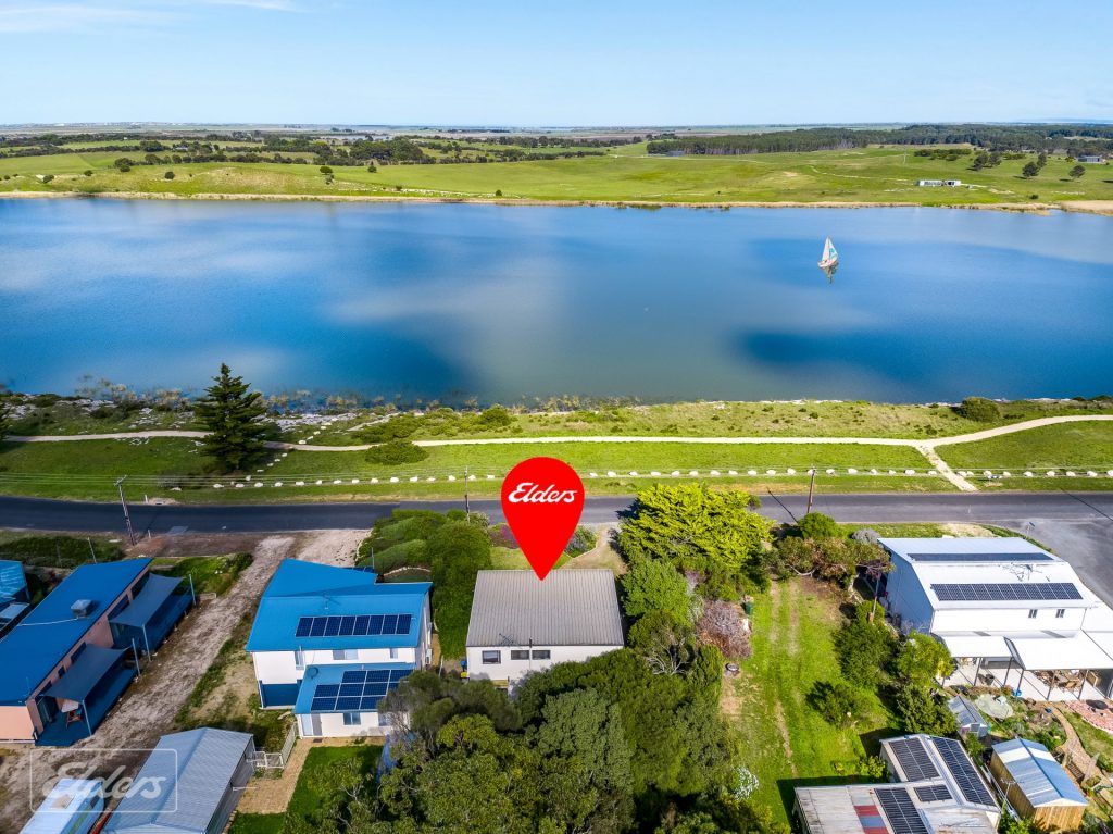 Seller of a house in Clayton Bay, SA property