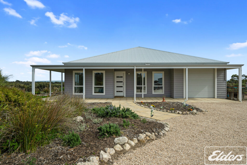 Seller of a lifestyle in Clayton Bay, SA property
